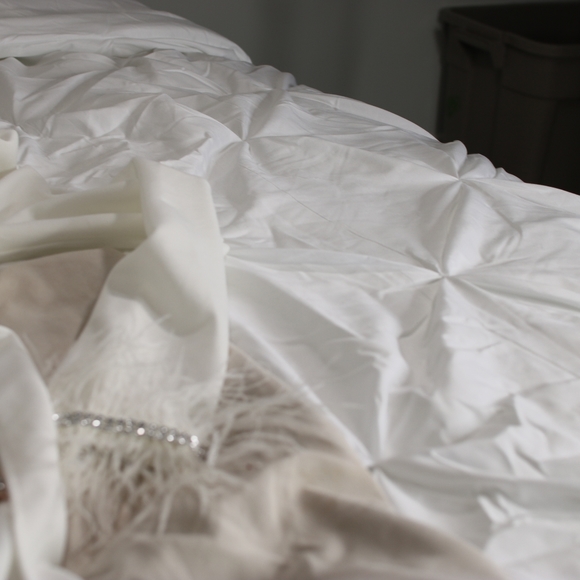 White dress with sequins - Picture 4 of 5